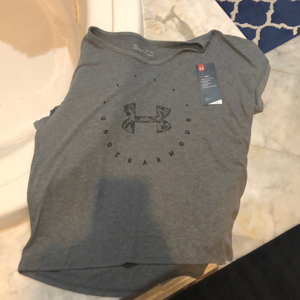 NWT UNDER ARMOR TEE
